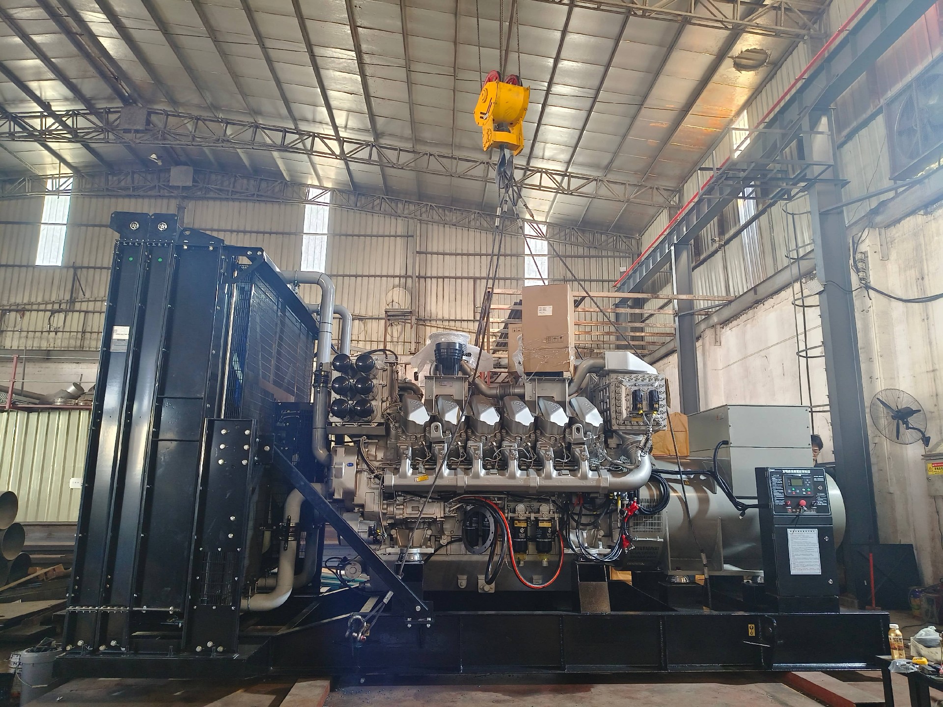 一台1400KW发电机组今日出厂发往项目地